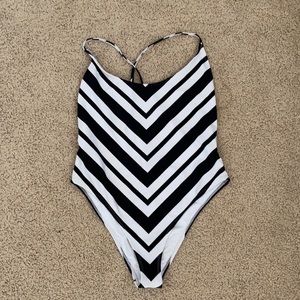 Forever 21 bikini size L black and white color